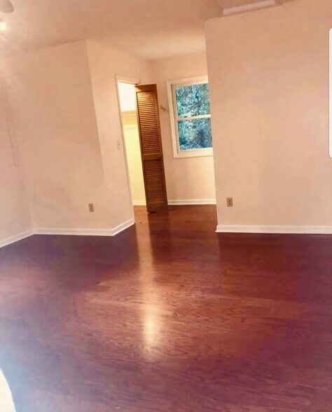 Building Photo - 99 Oak Ter