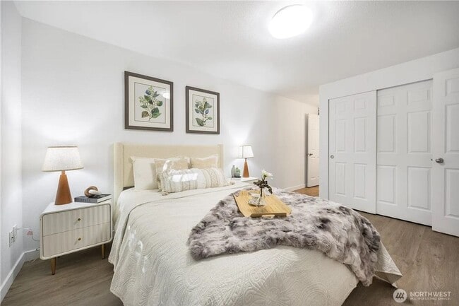 Building Photo - 2Bd/1.75Ba Kirkland Condo