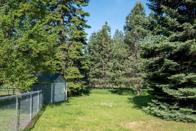 Building Photo - Large corner lot home in desirable Woodland Heights.