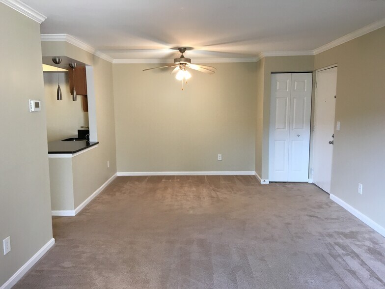 Dining room - 14803 Rydell Road