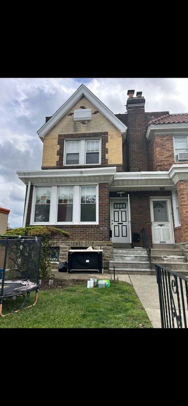 Primary Photo - 3234 Fanshawe St