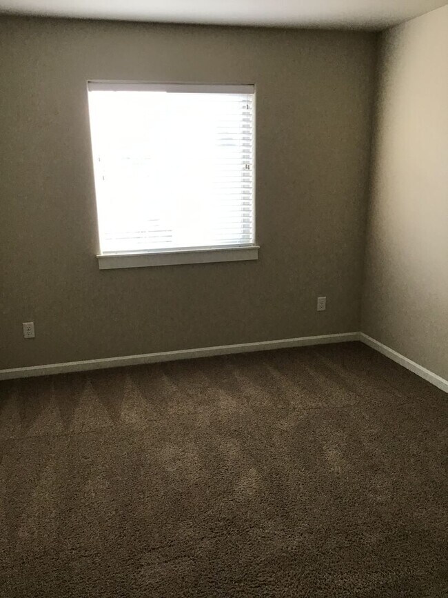 Building Photo - 3 Bedroom Home in the Bridges!