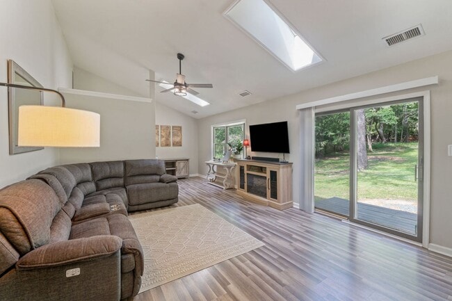 Building Photo - 3Bed/2Bath Lake Monticello Rental