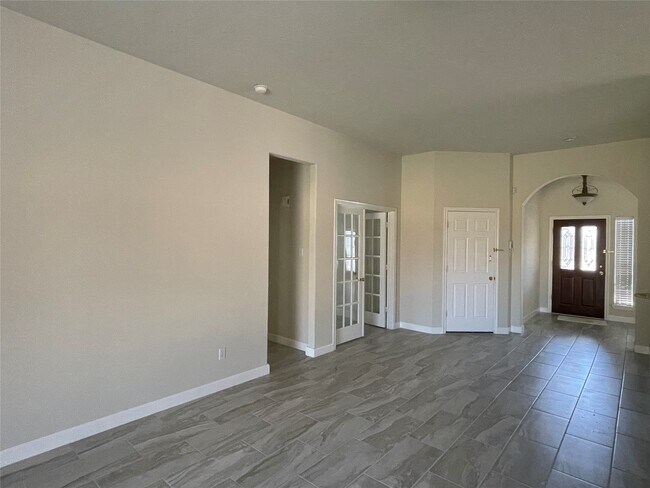 Building Photo - 5934 Heathmoor Ln