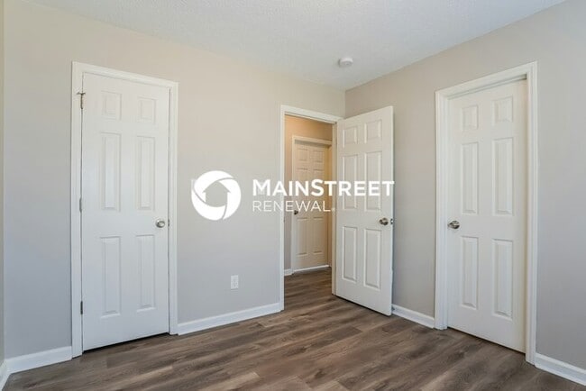 Building Photo - 3 Bedroom Pet-Friendly Home in Zebulon, NC with Main Street Renewal