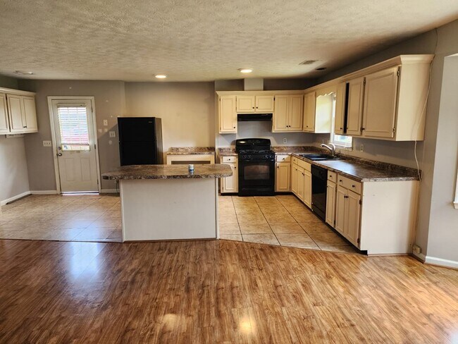 Building Photo - 946 Elysium Dr
