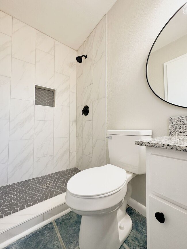 Building Photo - 3bd/2ba Fayetteville Home Available!