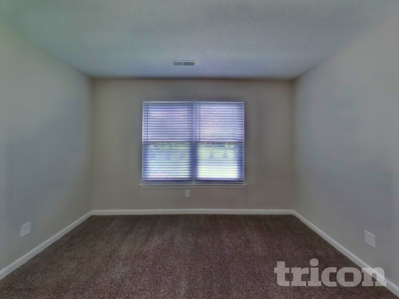 Building Photo - 2880 Lakestream Dr