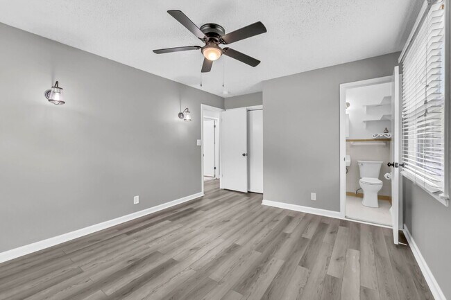Building Photo - Wonderful 3 bed 2 bath with a modern interior