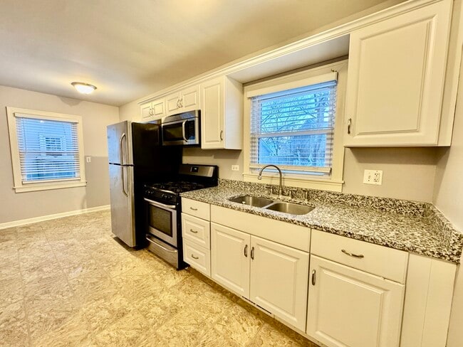 Building Photo - 28W791 Batavia Rd