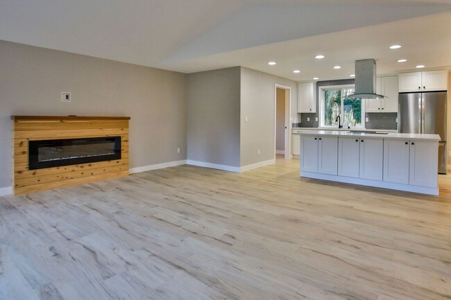 Building Photo - Beautifully, Remodeled Home In Freeland!