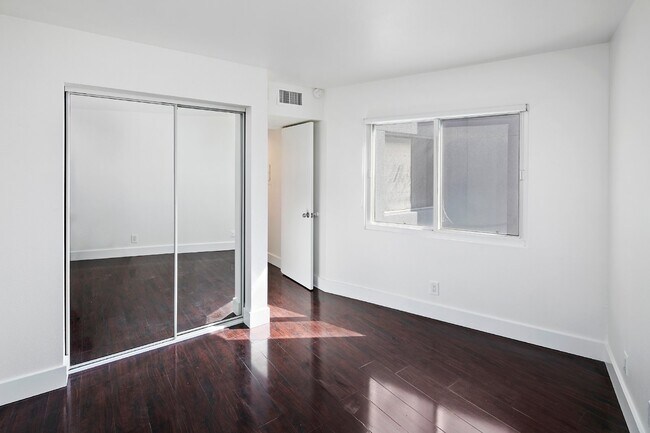 Building Photo - Modern 3 Bedroom Townhouse with Prime Location on Kettner Boulevard in San Diego
