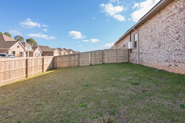Building Photo - 9599 Pebble Stone Dr
