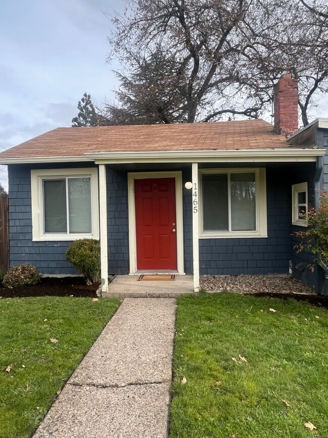 Building Photo - Remodeled 2-Bedroom Bungalow!