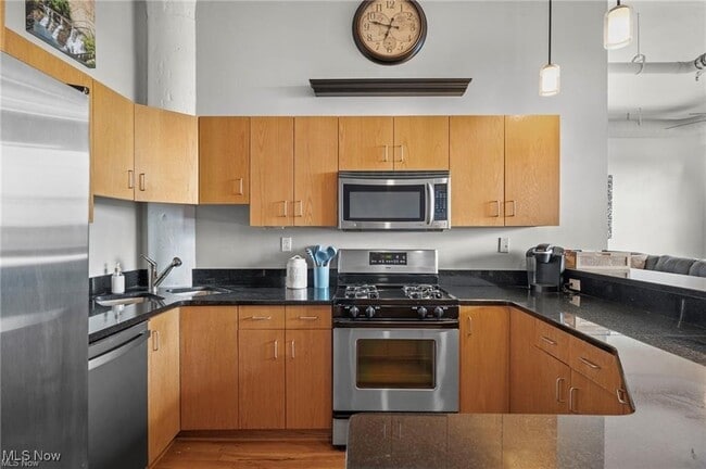 Building Photo - 2077 E 4th St