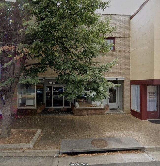 Building Photo - 113 E Main St