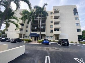 Building Photo - 2715 Tigertail Ave