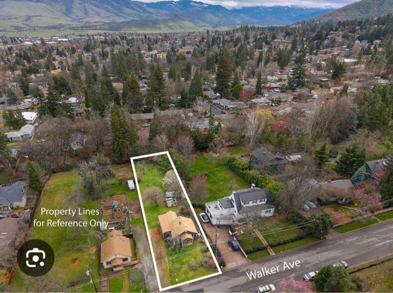 Building Photo - 826 Walker Ave