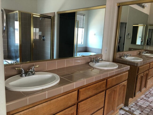 Building Photo - Broadstone 3 Bedroom + Office AND a 3 Car Garage Single Story with Low Maintenance Backyard