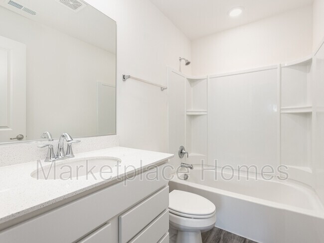 Building Photo - 15014 Quincy Cir