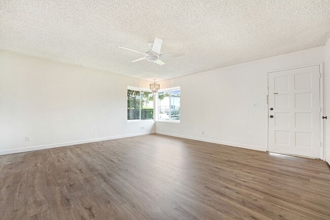 Building Photo - 913 Clay Ct