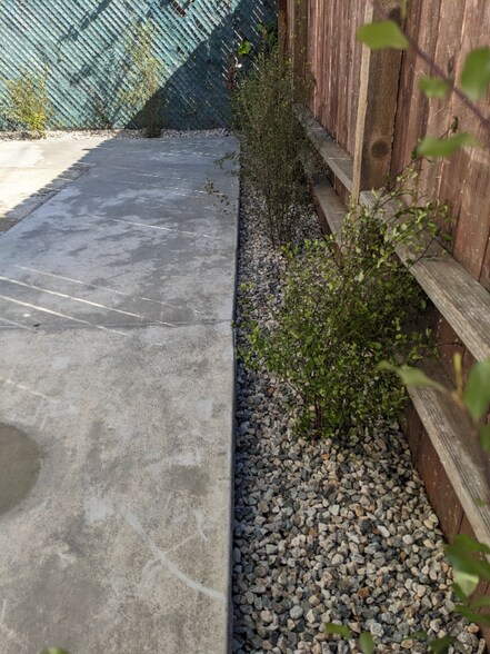 Building Photo - 2102 Thurman Ave.