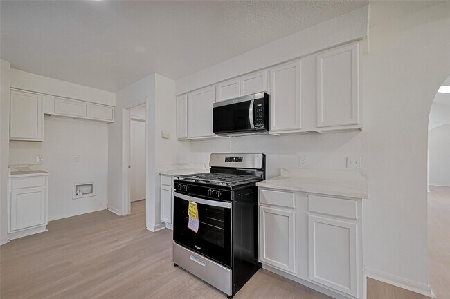 Building Photo - 6219 Canada Dr