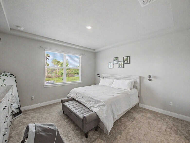 Building Photo - 9049 Dahlia Cir