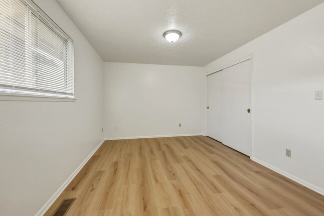 Building Photo - MOVE IN READY NOW! 3 bedrooms, 1.5 baths 1 car garage. Easy JBLM commute! North Thurston School D...