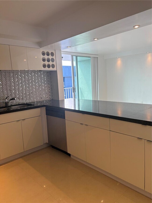 Building Photo - 16558 NE 26th Ave