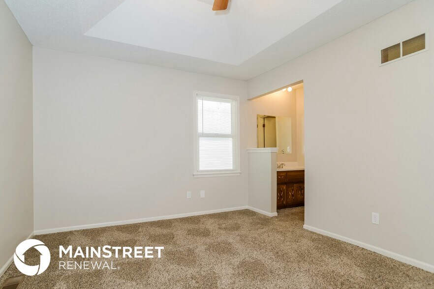 Building Photo - 14516 S Village Dr