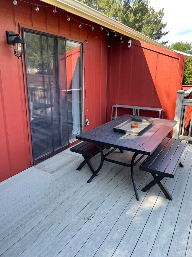 Deck - 27 Centaur Ct