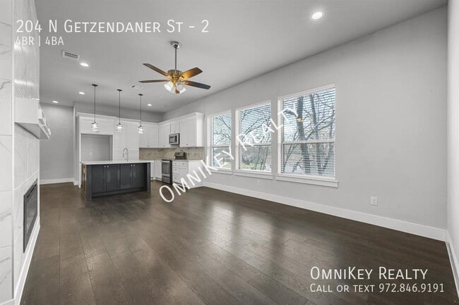 Building Photo - 204 N Getzendaner St