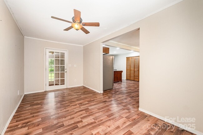 Building Photo - 6118 S Rocky River Rd