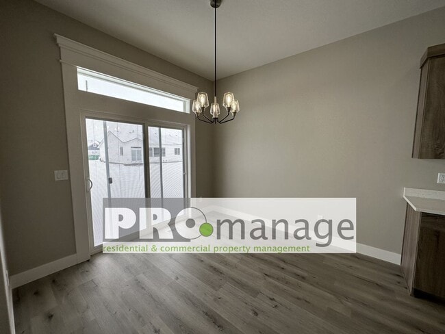 Building Photo - 3 Bed, 2 Bath Single Family Home w/ 2-Car Garage - Idaho Falls