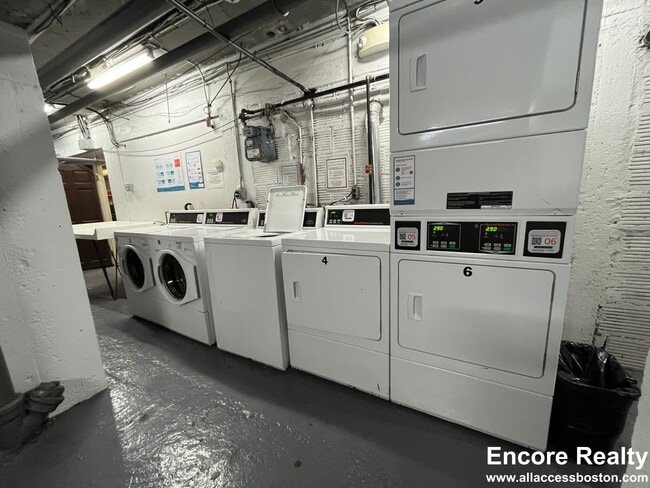 Building Photo - 88 Washington St