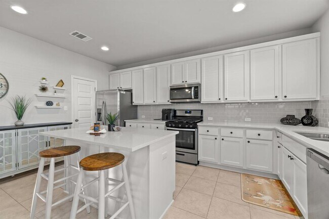 Building Photo - 1825 Harvest Knoll Ln