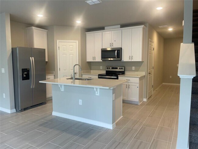 Building Photo - 452 Legacy Lp