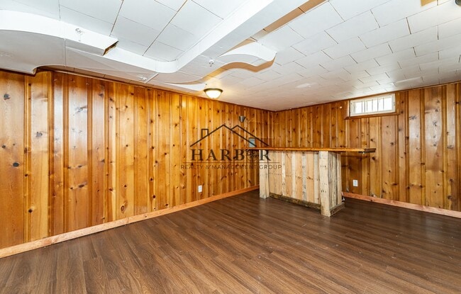 Building Photo - 116 16th Ave NW