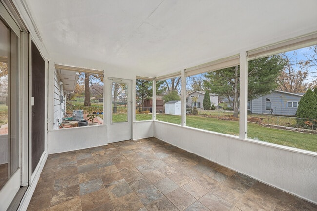 Building Photo - 21W225 Coronet Rd