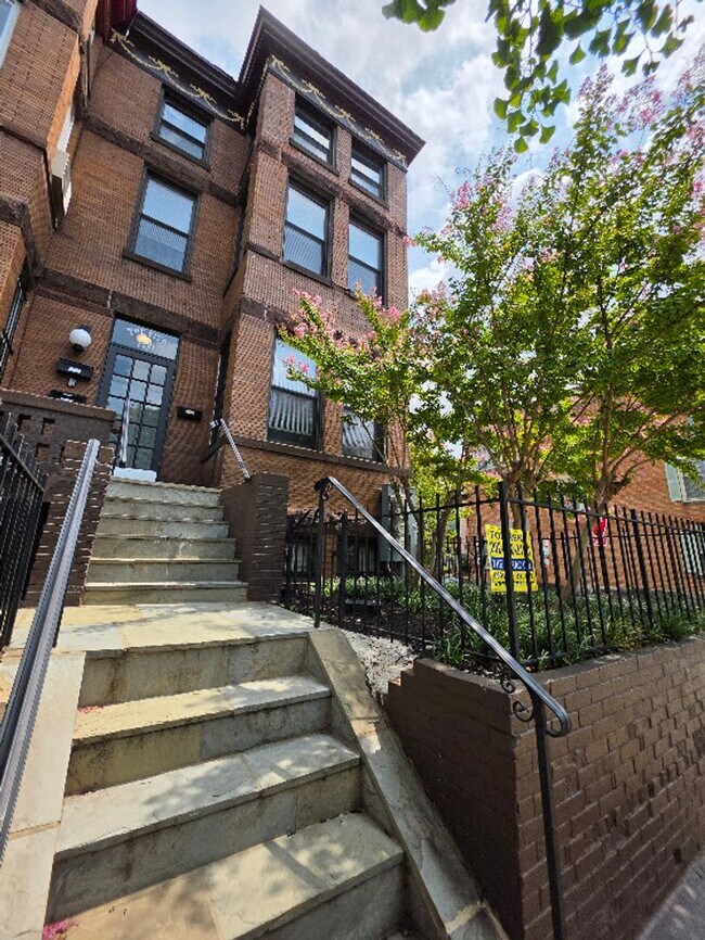 Building Photo - 2501 17th St NW