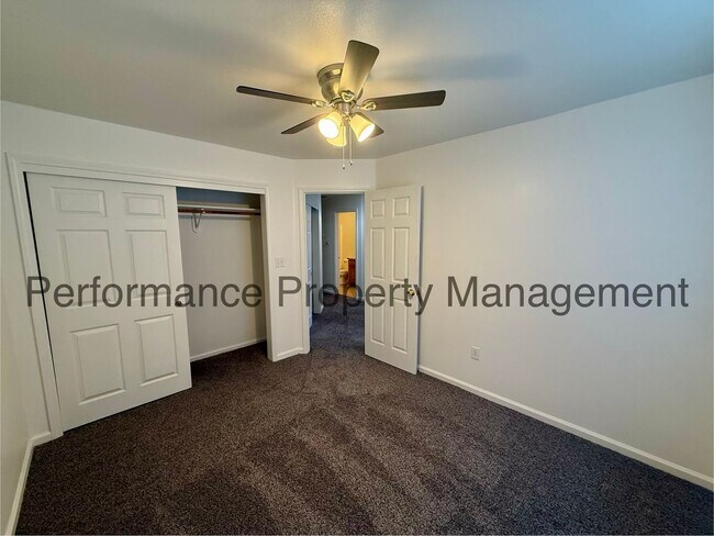 Building Photo - Stunning 5 Bed/2 Bath NW Bakersfield Home w/ $0 Deposit Option