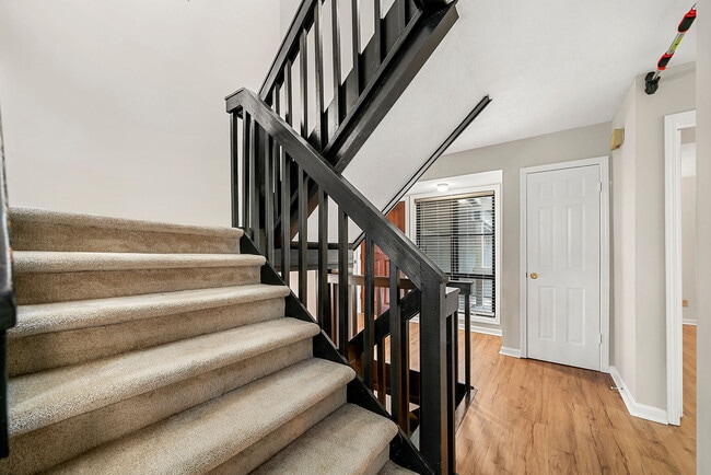 Building Photo - 670 Highland Ct