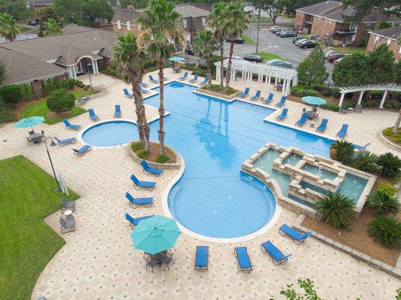 Primary Photo - The Estates At Lafayette Square