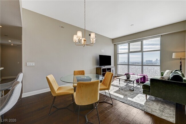 Building Photo - 150 S Las Vegas Blvd