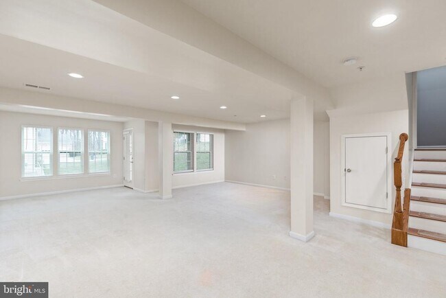 Building Photo - 2900 Lomond Pl