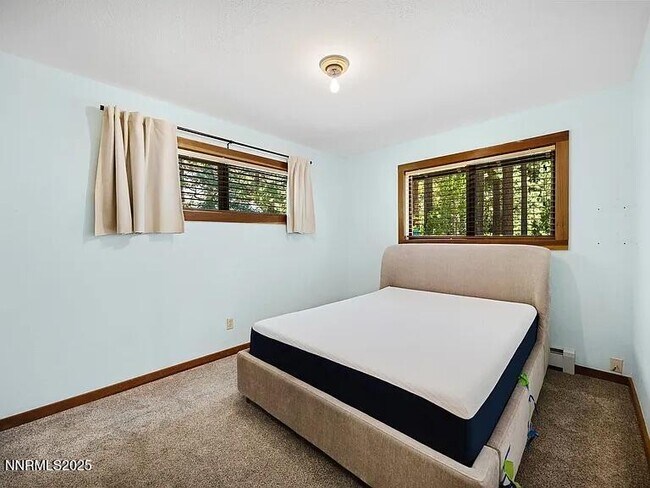 Building Photo - 445 Country Club Dr