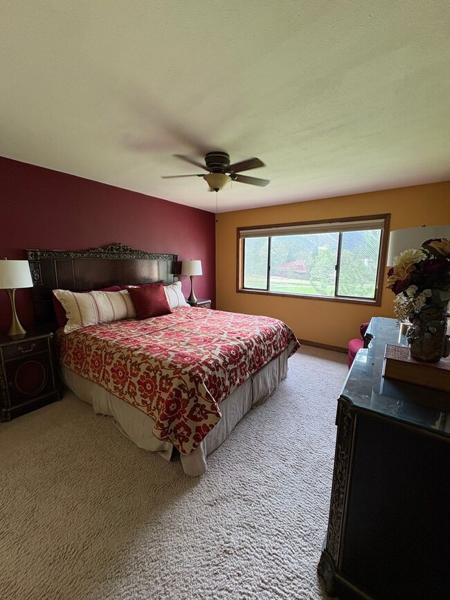 Building Photo - Vacation Rental: Golf Course Views Country Club Townhome