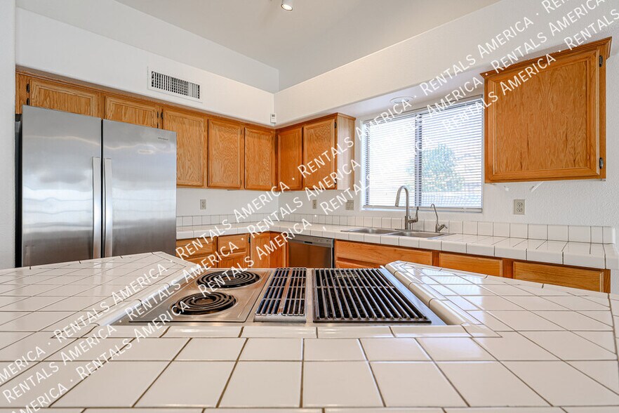 Building Photo - 15831 N 6th Ave