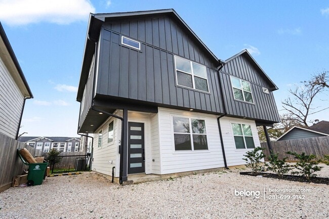 Building Photo - 203 Danna Ln